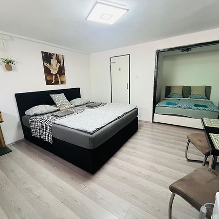 Apartmanek Patricie Room With Kitchenette Suitable For 2 Adults And 2 Children Mikulov Exterior photo