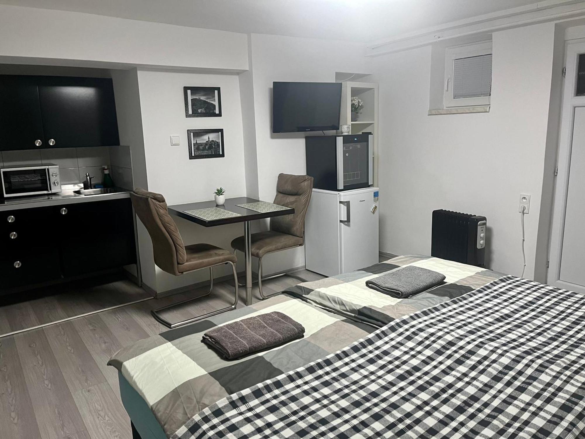 Apartmanek Patricie Room With Kitchenette Suitable For 2 Adults And 2 Children Mikulov Exterior photo